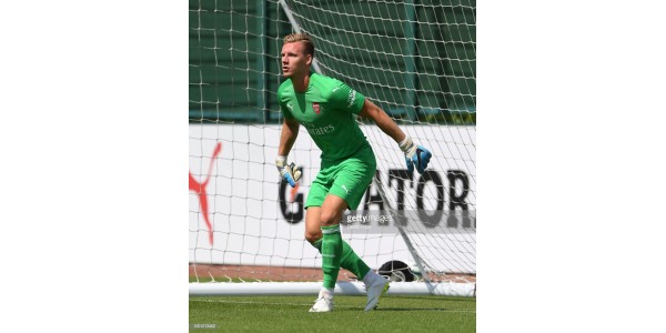 Bli med i Arsenal målvakt Lenos debut